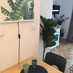 Palm Aparts *