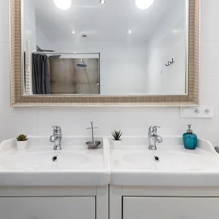 Palm Aparts Apartment