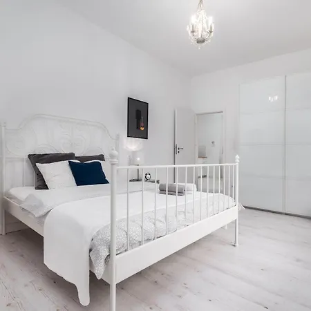 Palm Aparts Apartment Warsaw